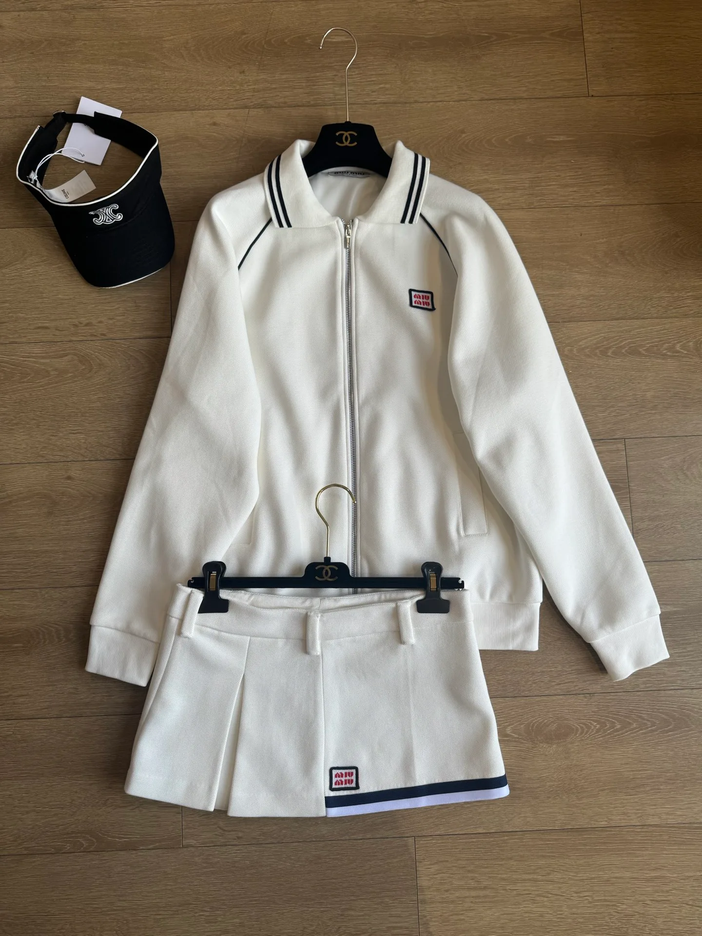 Куртки И Пуховики Женские Miu Miu 17644238