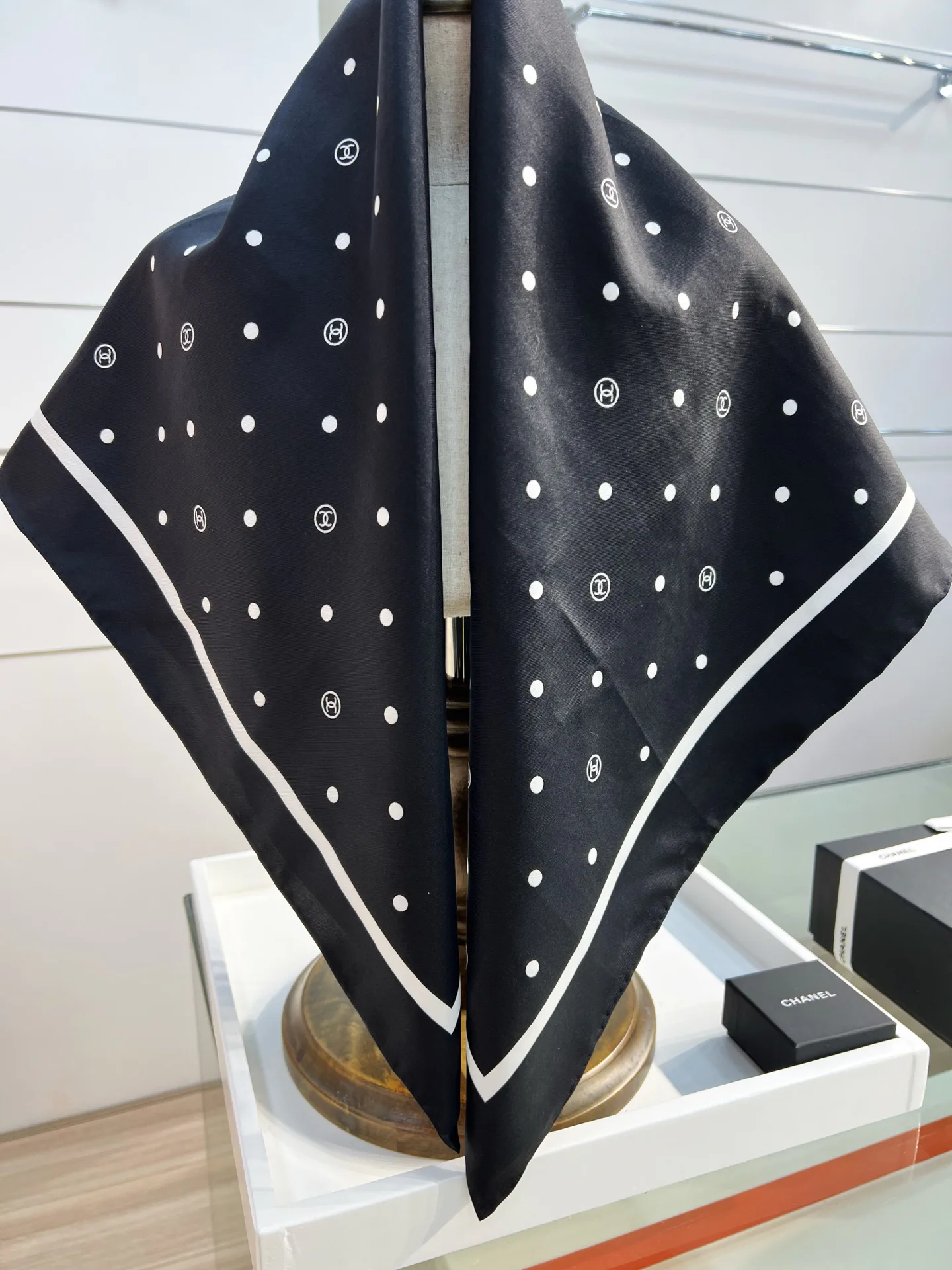 Шарфы Chanel 136910