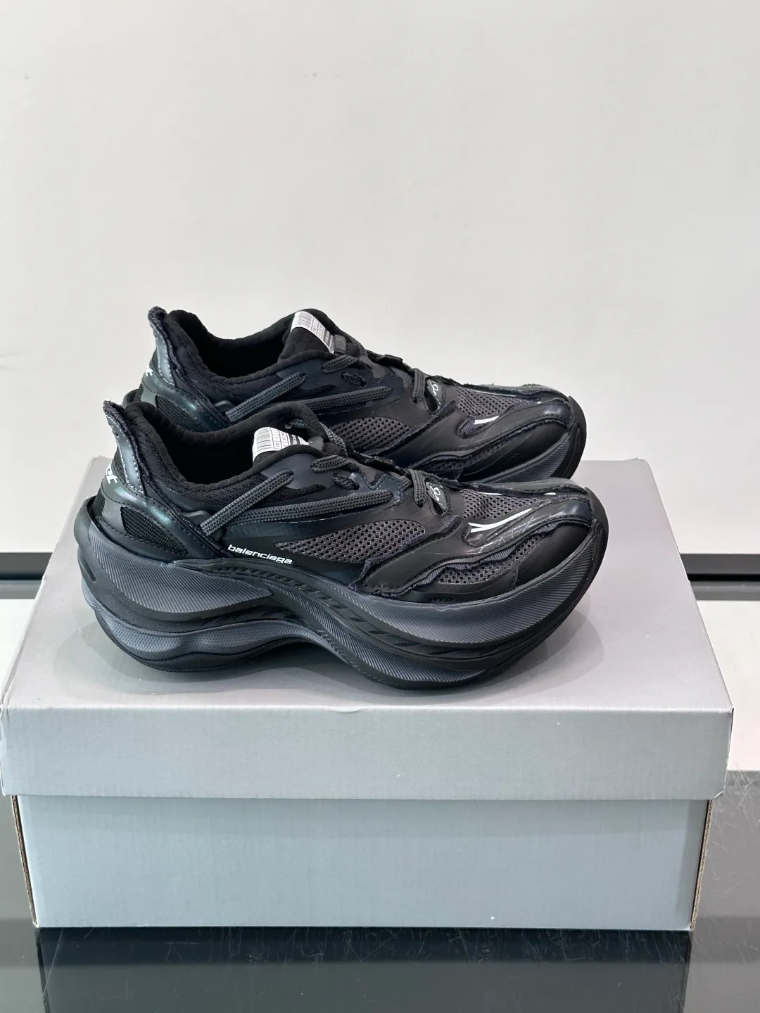 Кроссовки Женские Balenciaga 17634158