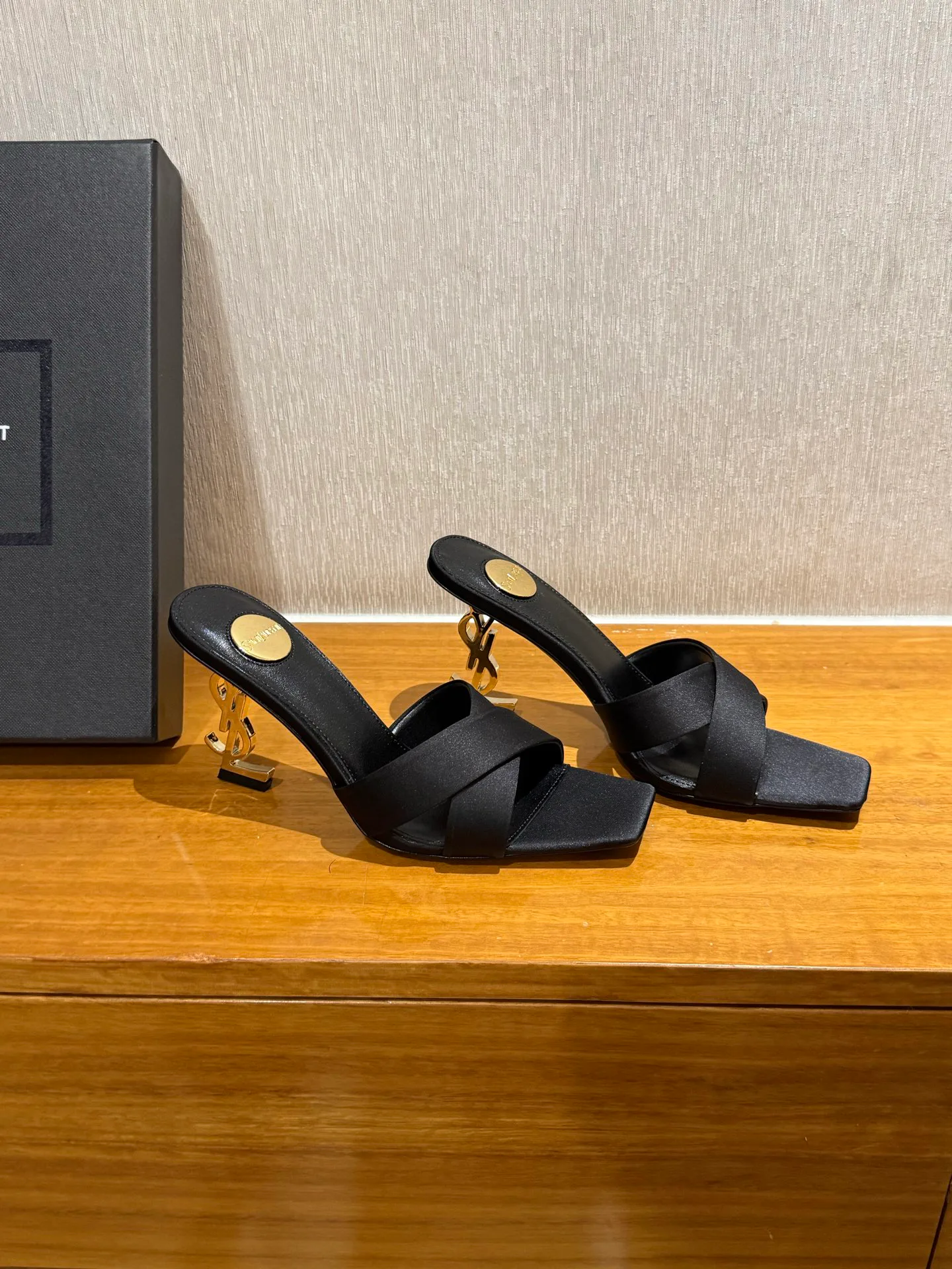 Босоножки Женские Saint Laurent 22192