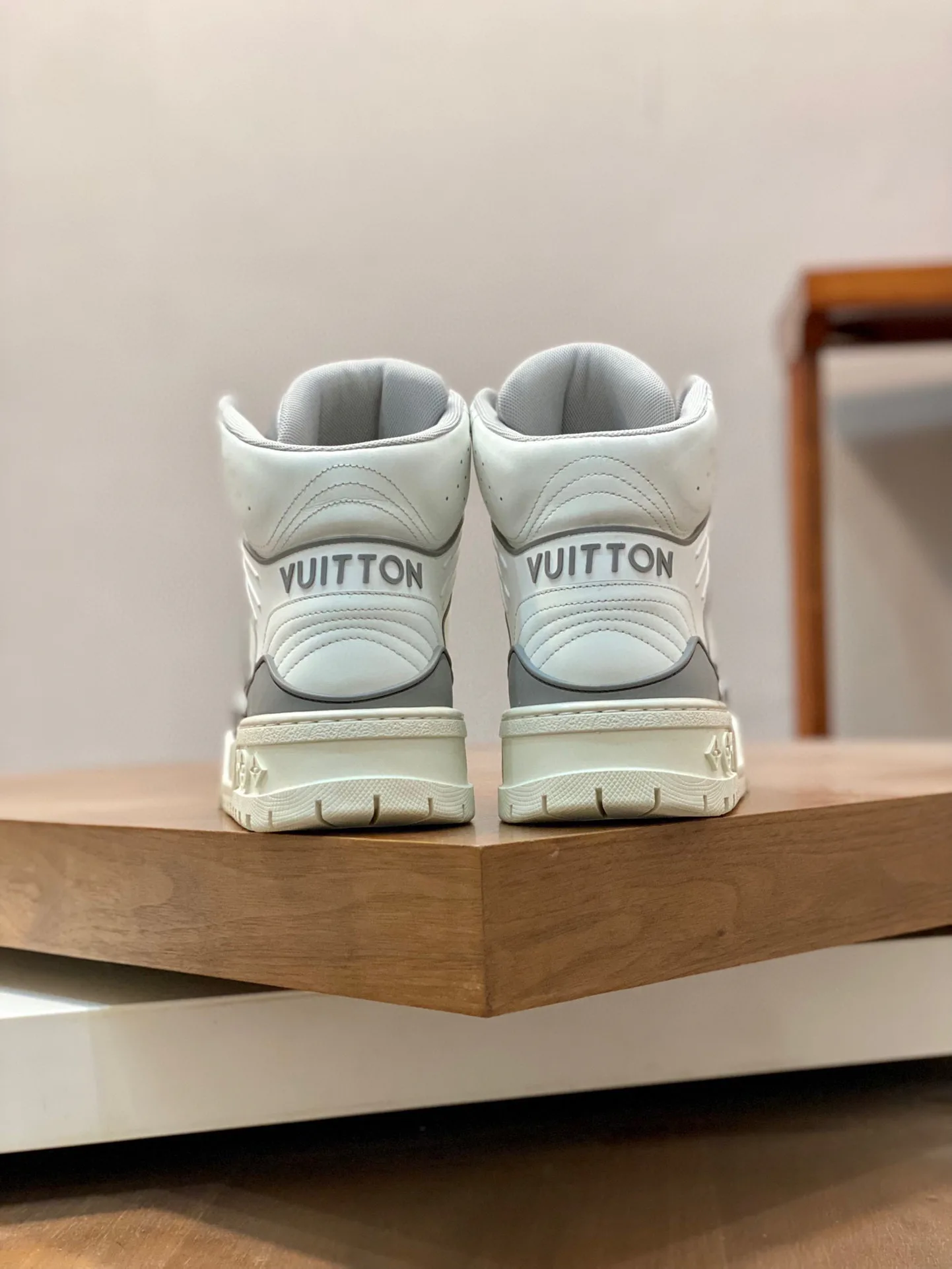 Кроссовки Мужские Louis Vuitton 1483829