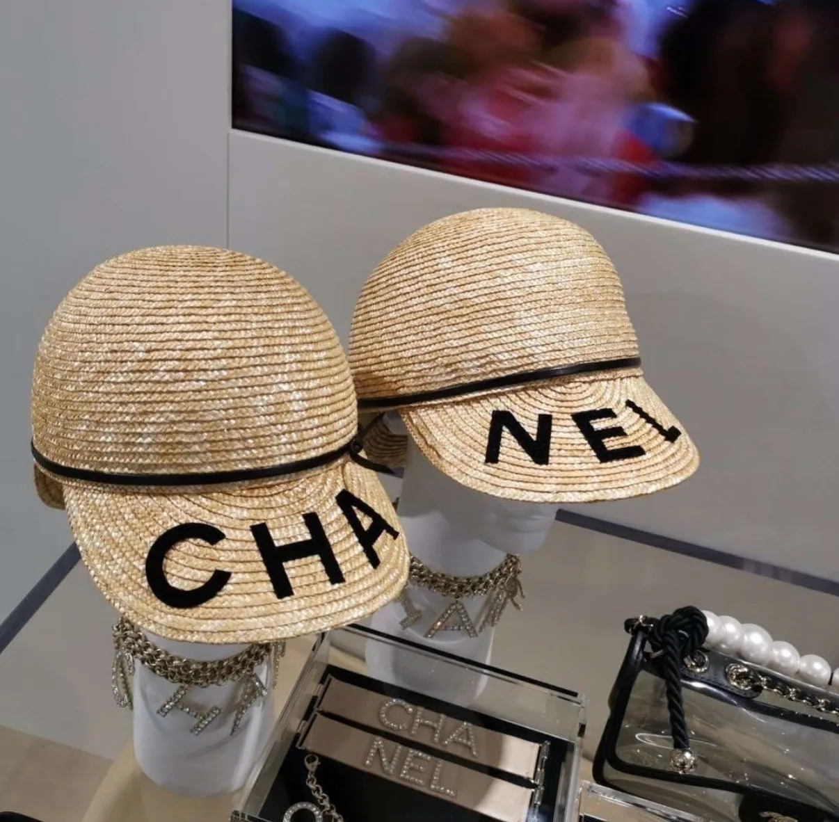 Головные Уборы Chanel 17770130