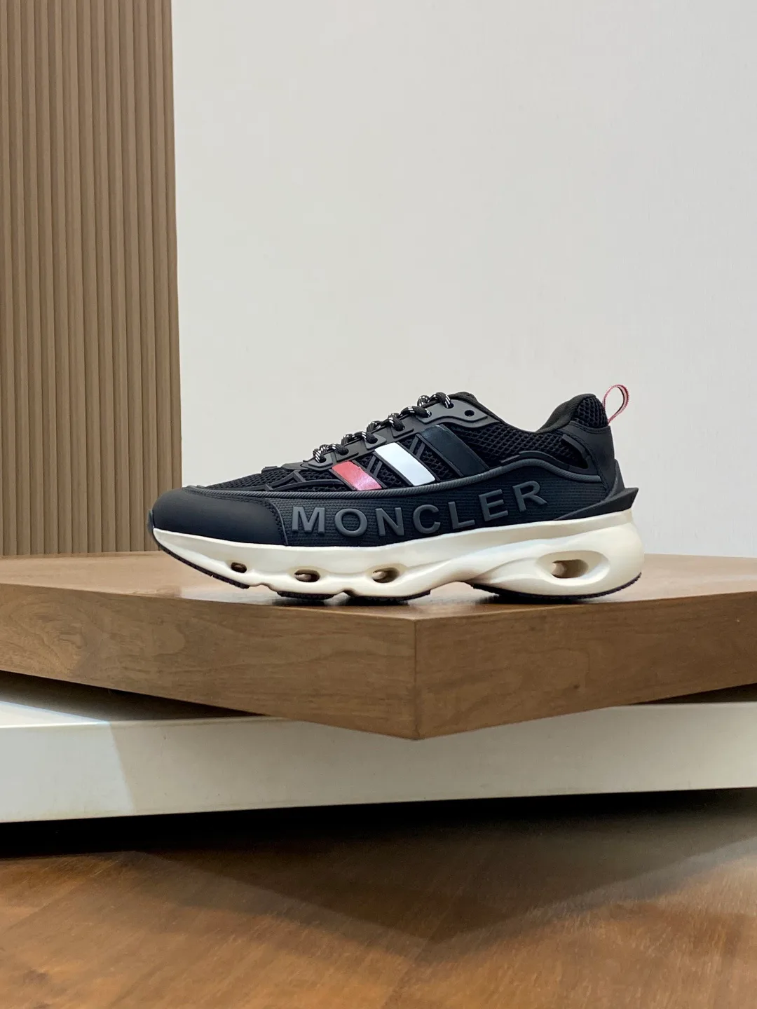 Кроссовки Мужские Moncler 18079000