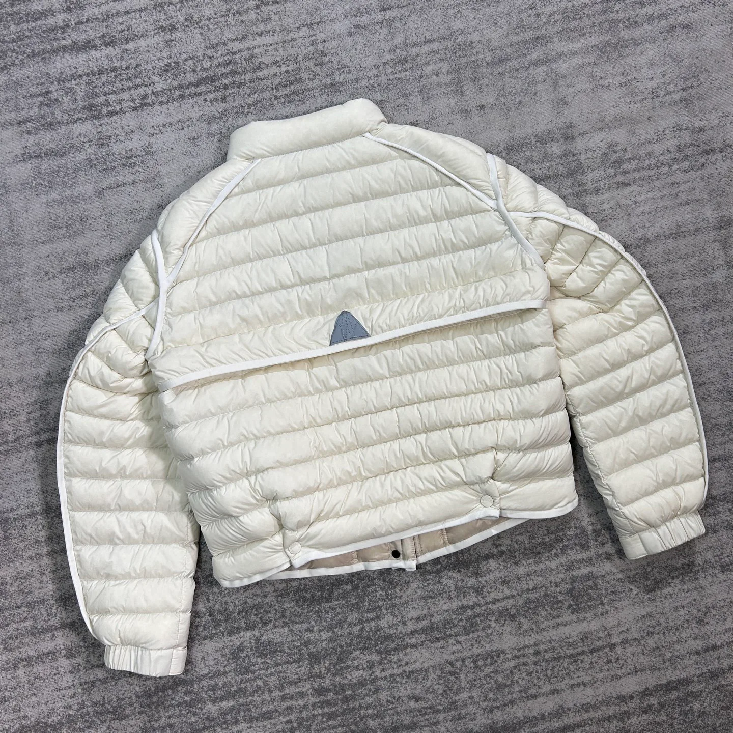 Куртки И Пуховики Женские Moncler 18255172
