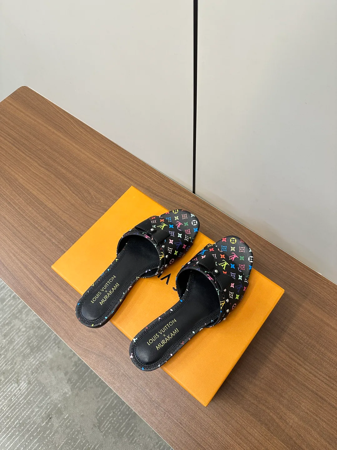 Шлепанцы Женские Louis Vuitton 27921