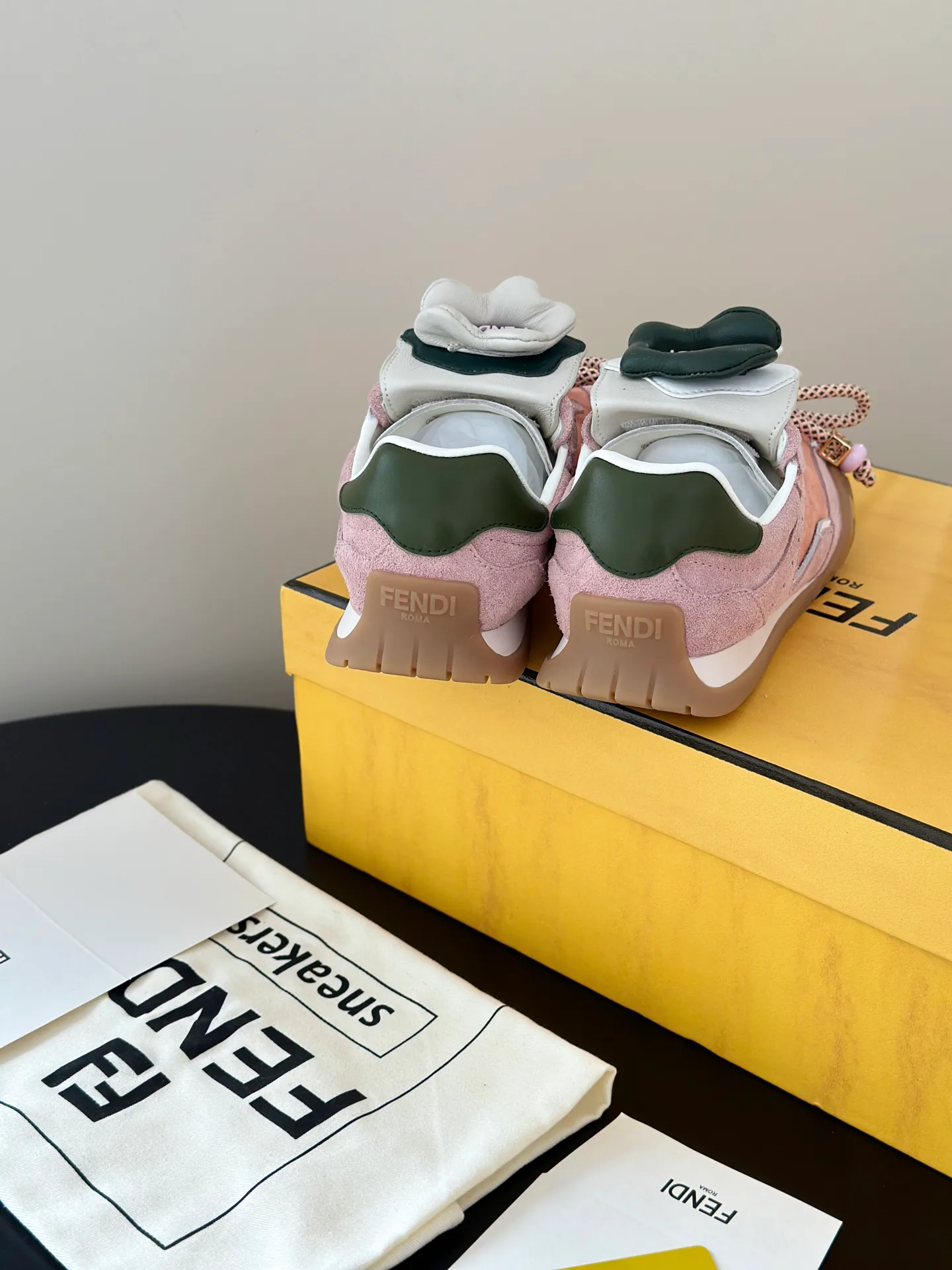 Кроссовки Женские Fendi 11886714