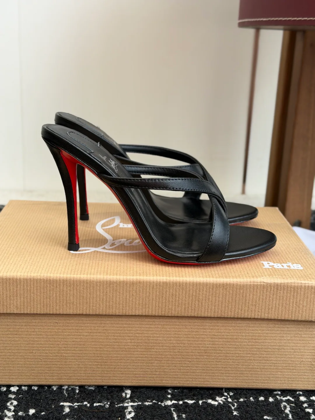 Босоножки Женские Christian Louboutin 17936548