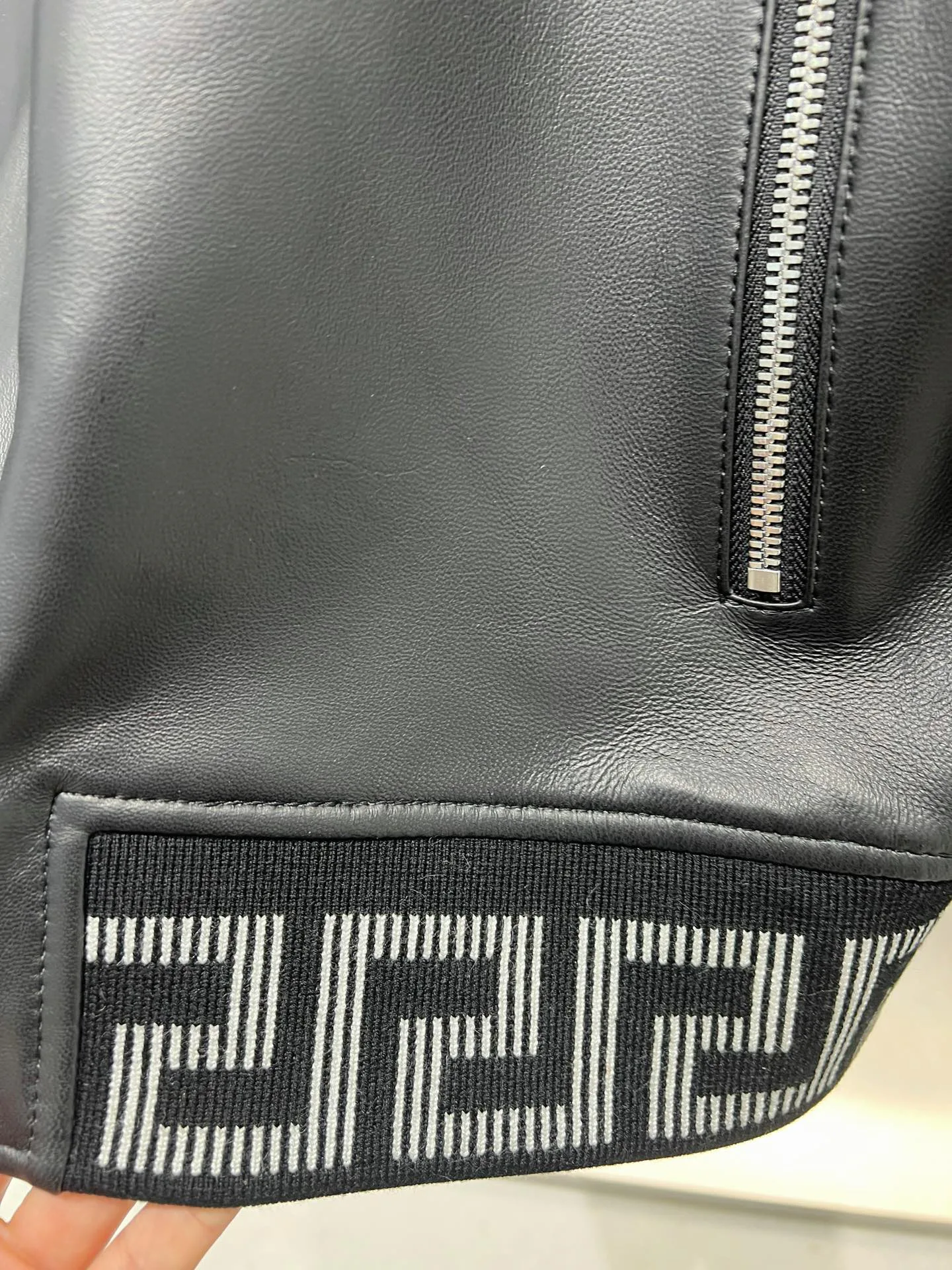 Кожаные Куртки И Дублёнки Мужские Versace 25092