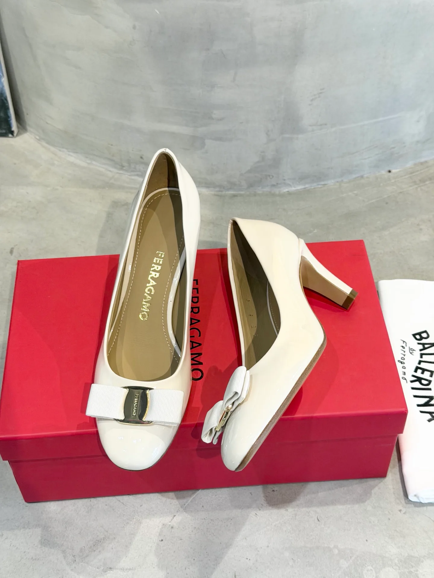 Туфли Женские Salvatore Ferragamo 11675379