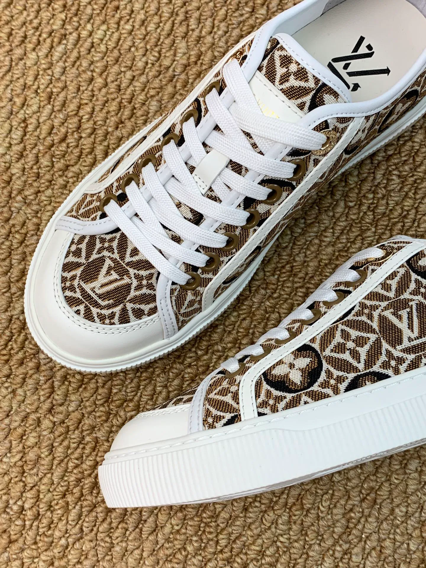 Кроссовки Женские Louis Vuitton 17545200