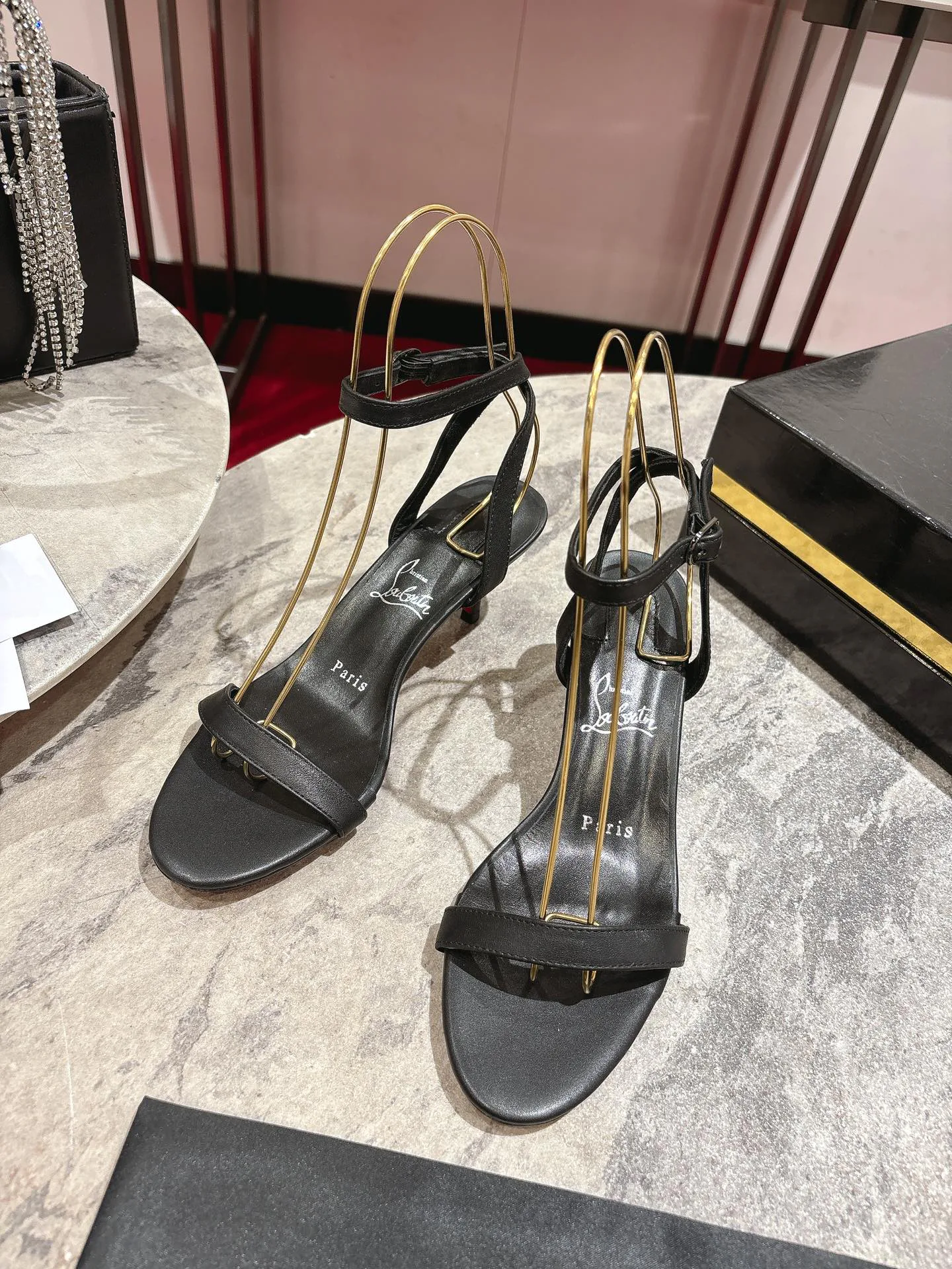 Босоножки Женские Christian Louboutin 14354242