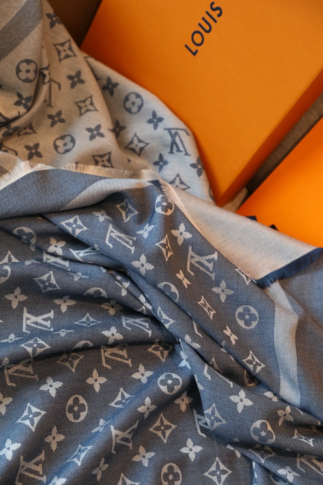 Шарфы Louis Vuitton 18618582