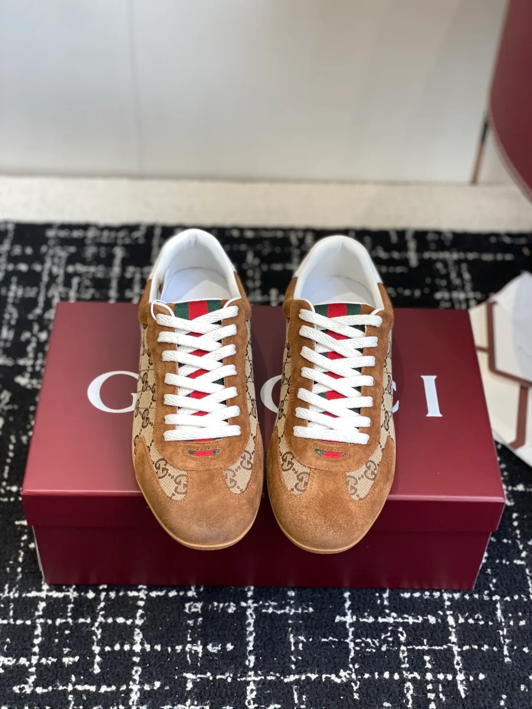 Кроссовки Женские Gucci 11373268