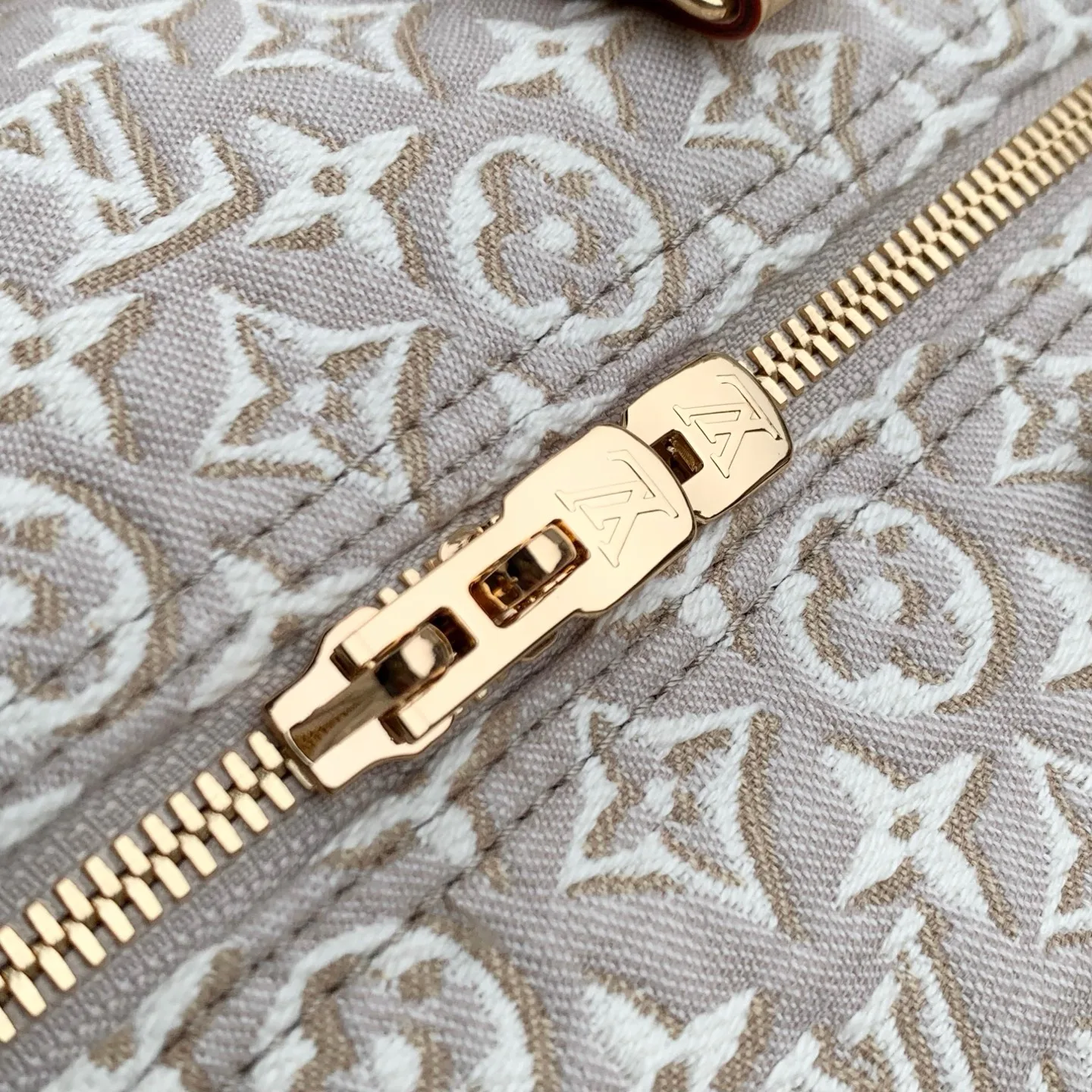 Классические Сумки Женские Louis Vuitton 17806371