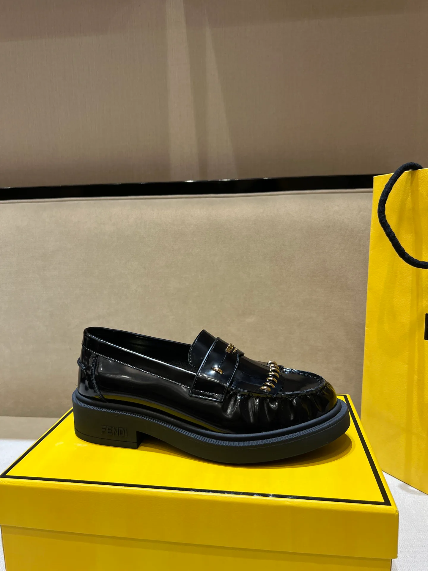 Лоферы Женские Fendi 139639