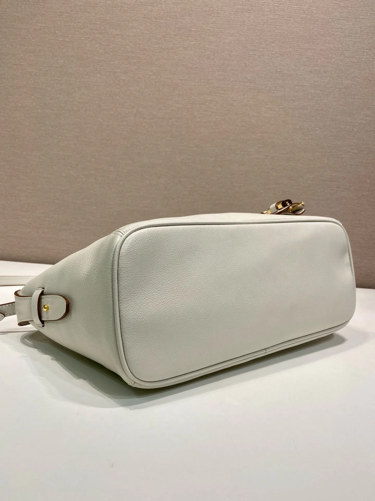 Классические Сумки Женские Prada 16970635