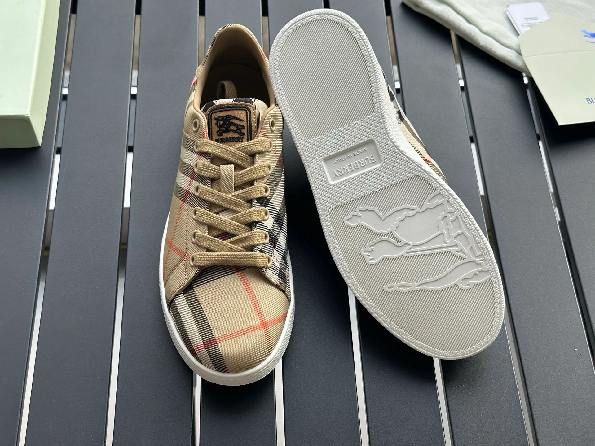 Кроссовки Женские Burberry 17420312