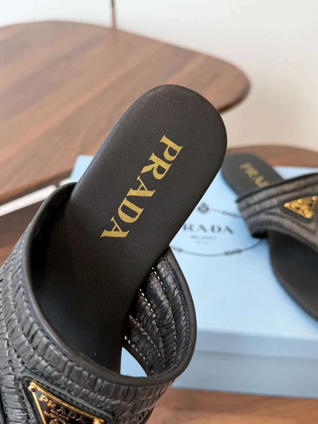 Шлепанцы Женские Prada 16830457