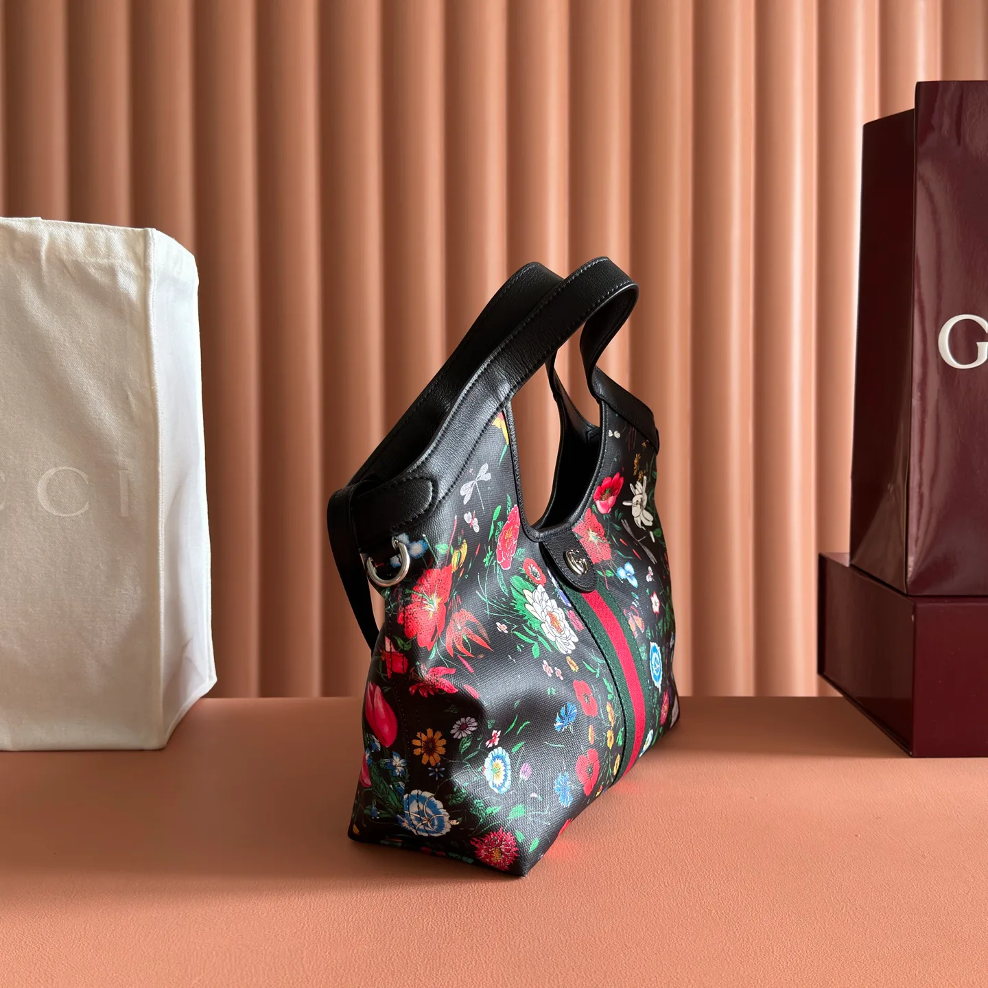 Классические Сумки Женские Gucci 18148092