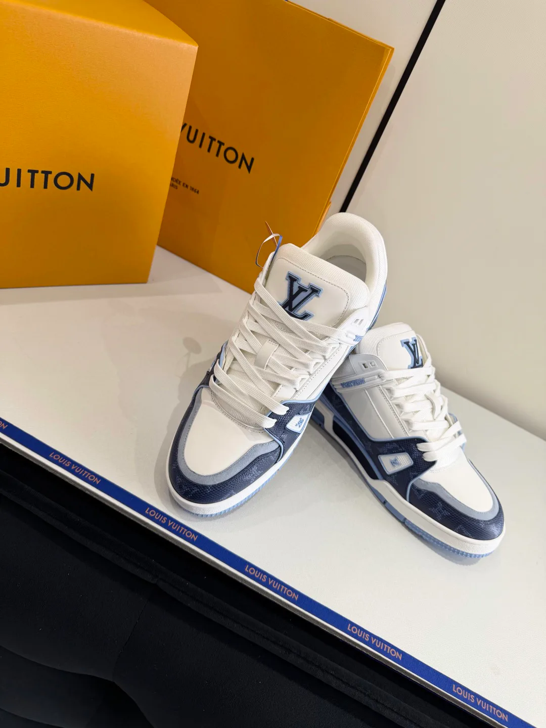 Кроссовки Женские Louis Vuitton 12370892