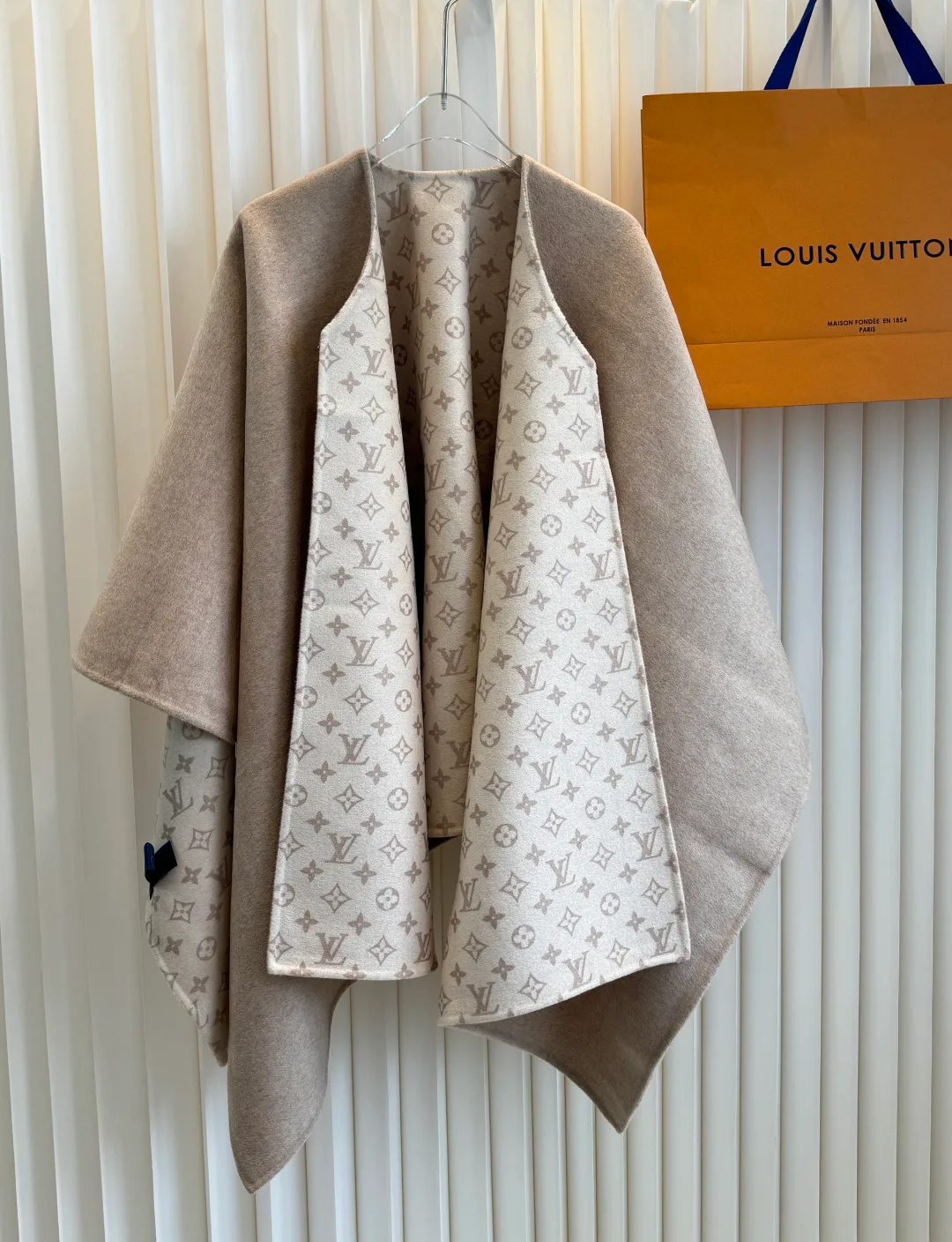 Пальто Женские Louis Vuitton 18763073