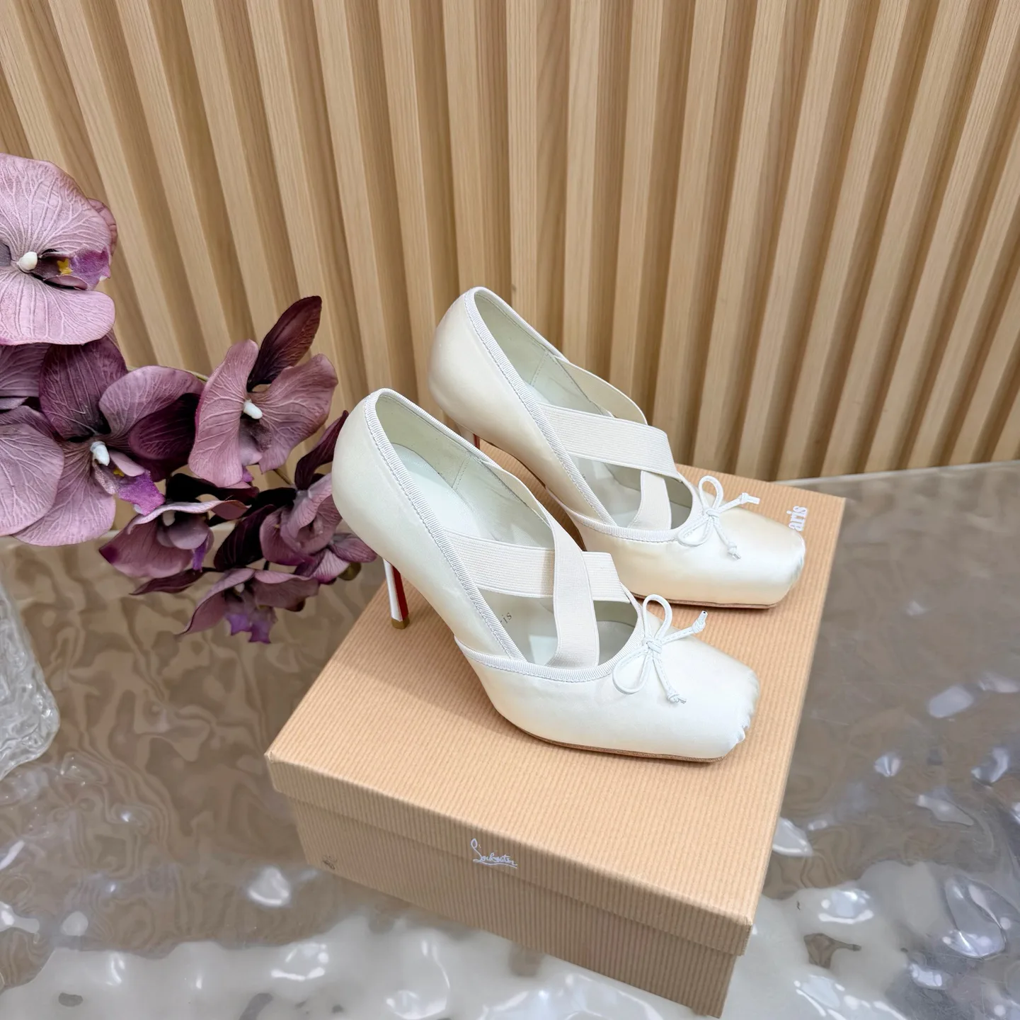 Туфли Женские Christian Louboutin 3901536