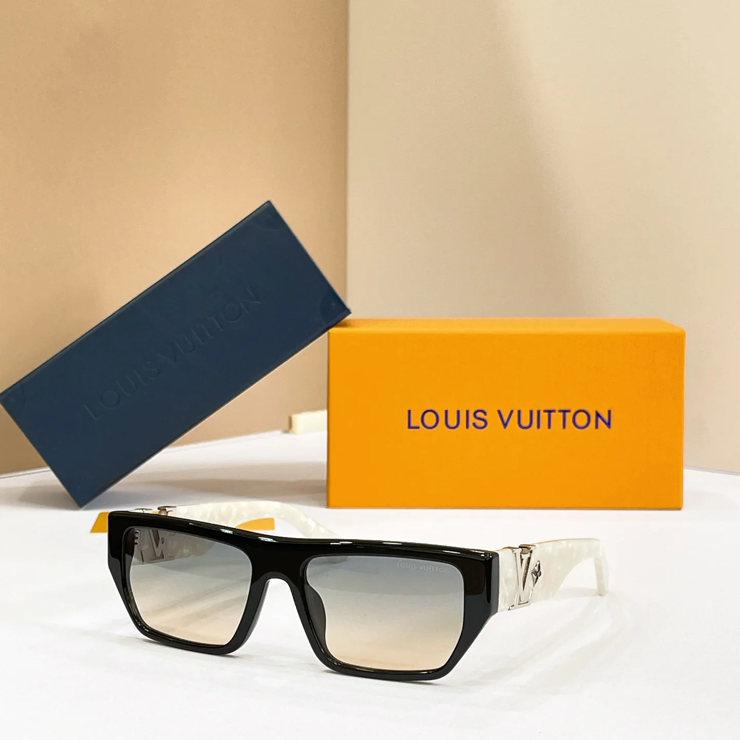 Очки Louis Vuitton 17495878