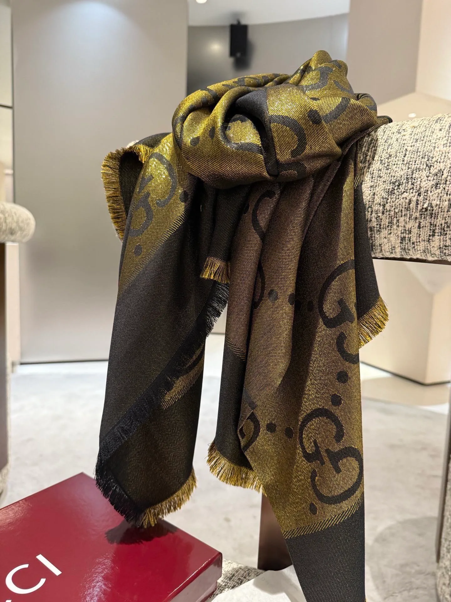 Шарфы Gucci 14709658