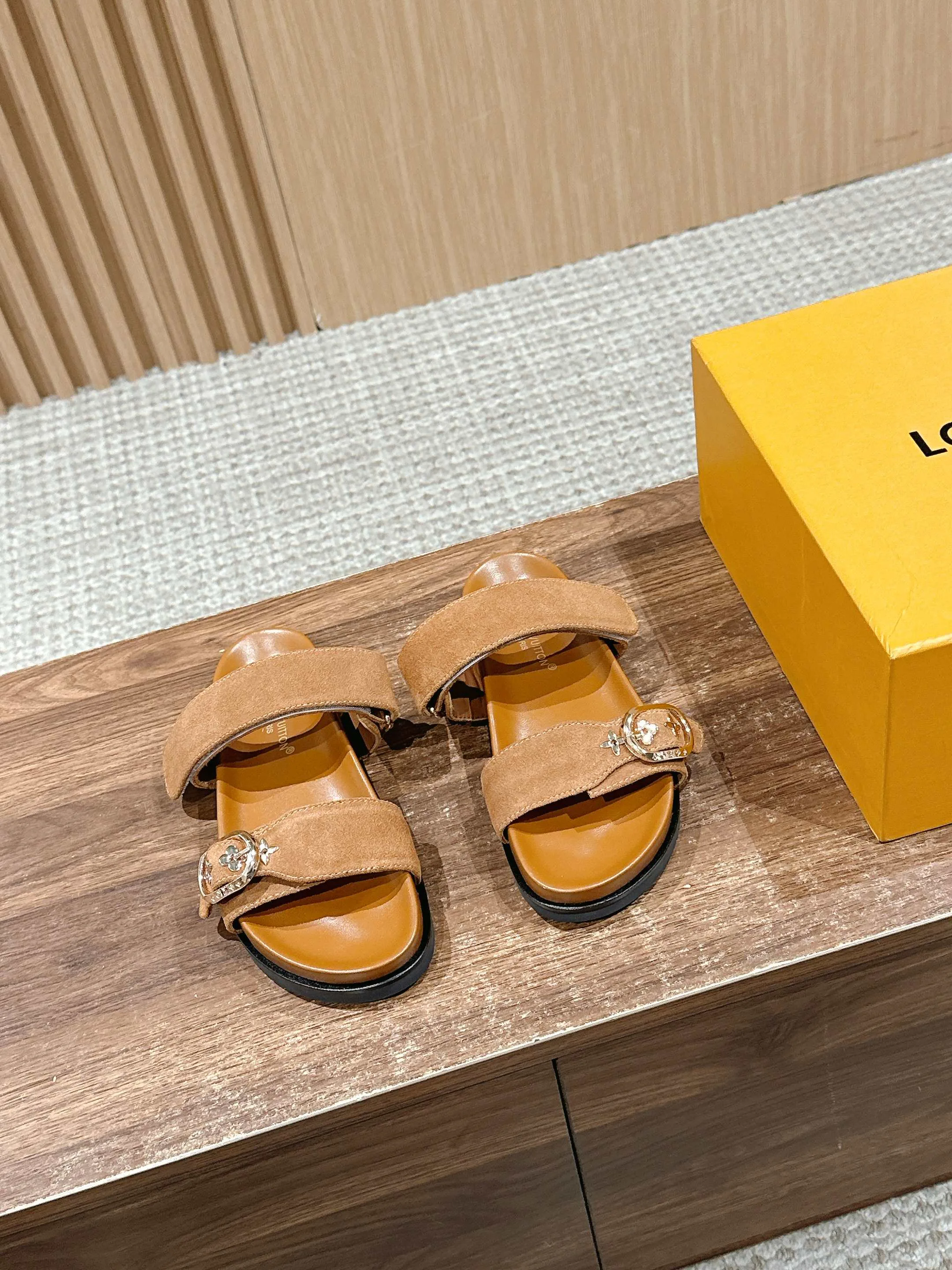 Шлепанцы Женские Louis Vuitton 29906