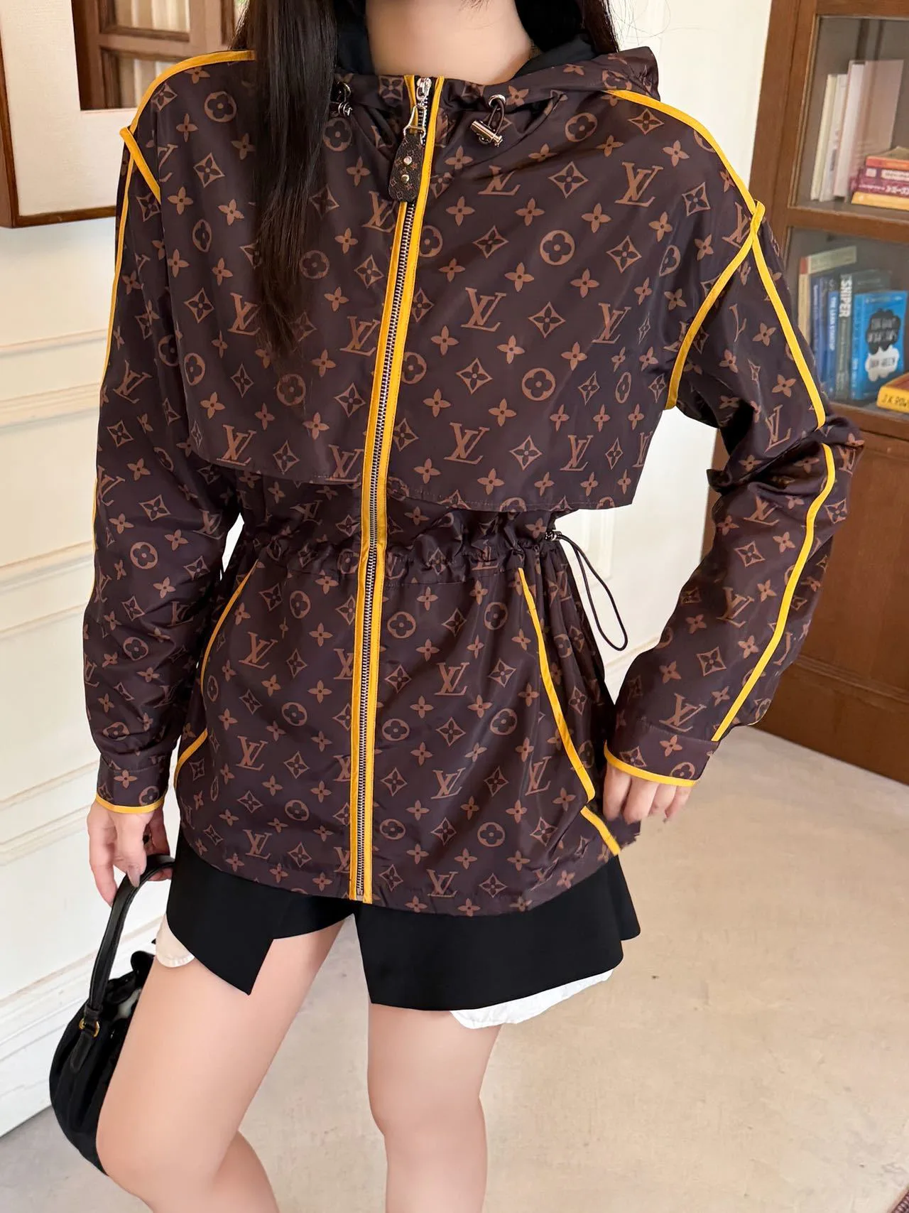 Куртки И Пуховики Женские Louis Vuitton 18167406