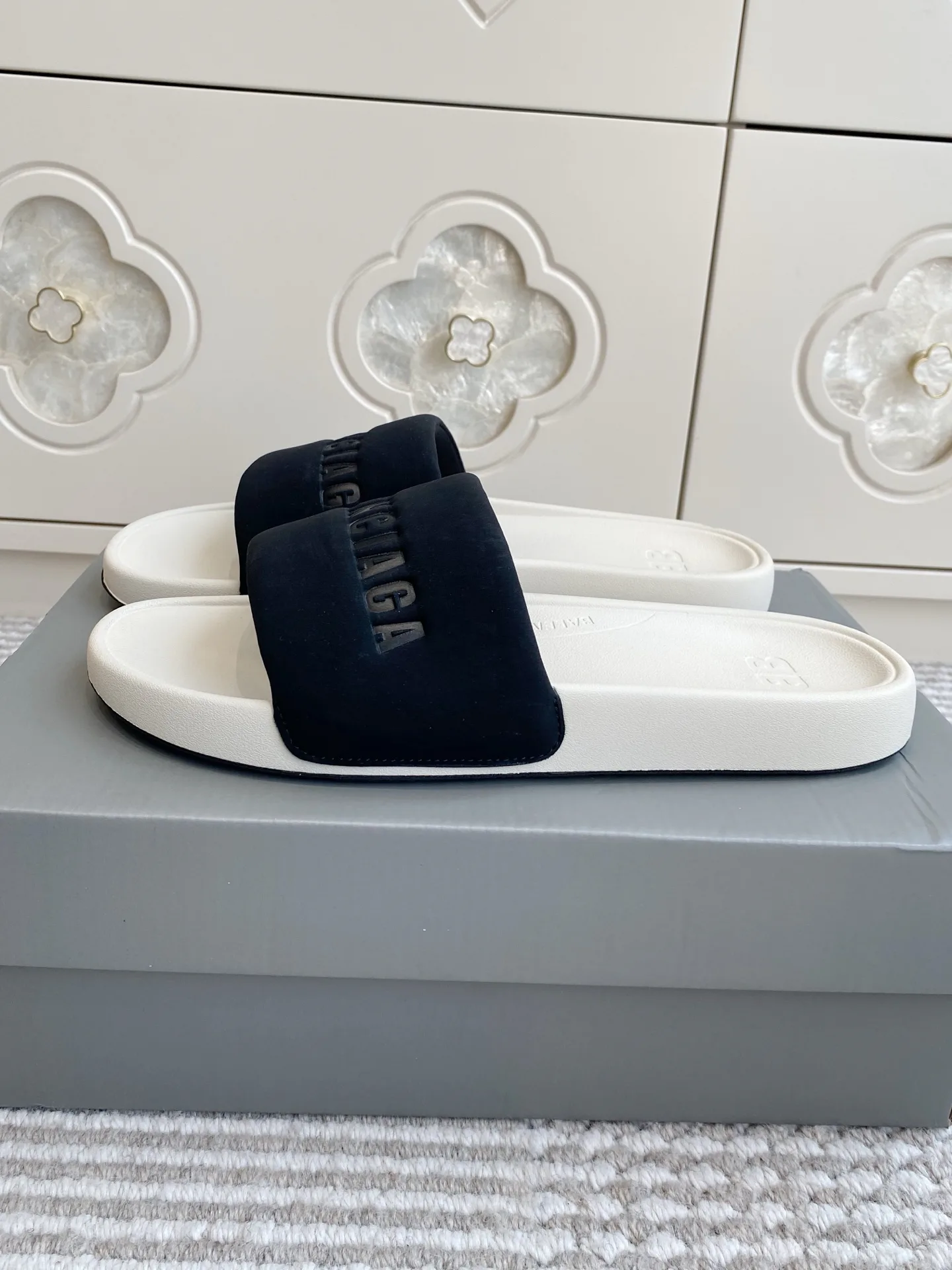 Шлепанцы Женские Balenciaga 11430324
