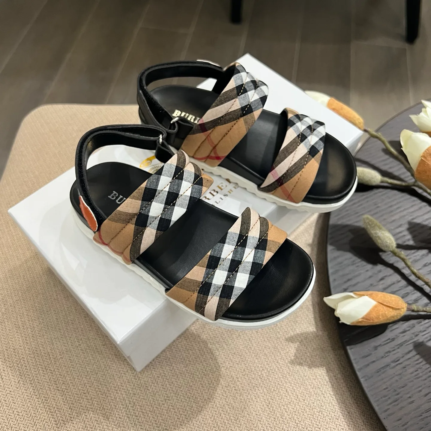 Сандалии Женские Burberry 5919096