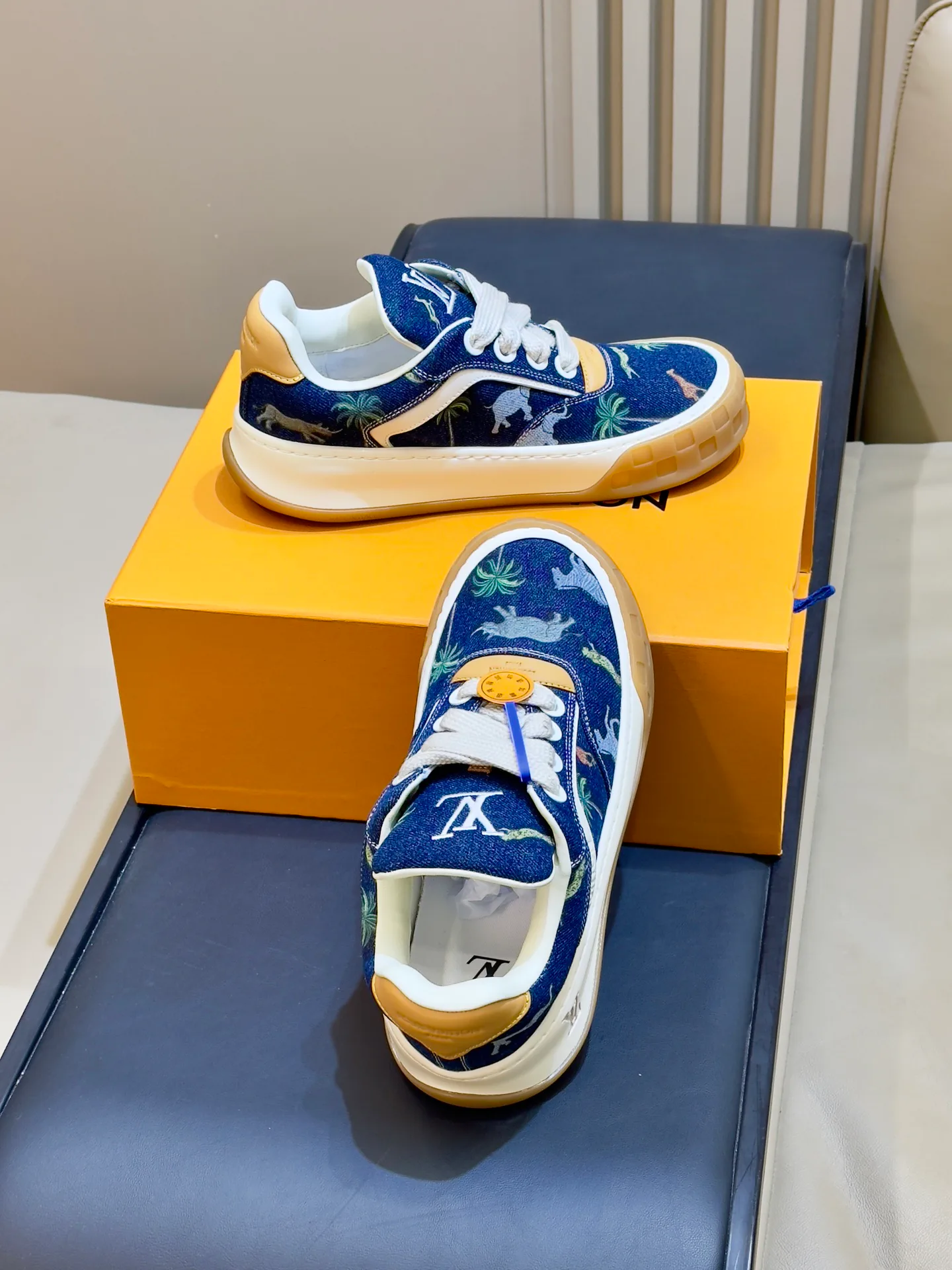 Кроссовки Женские Louis Vuitton 18073517