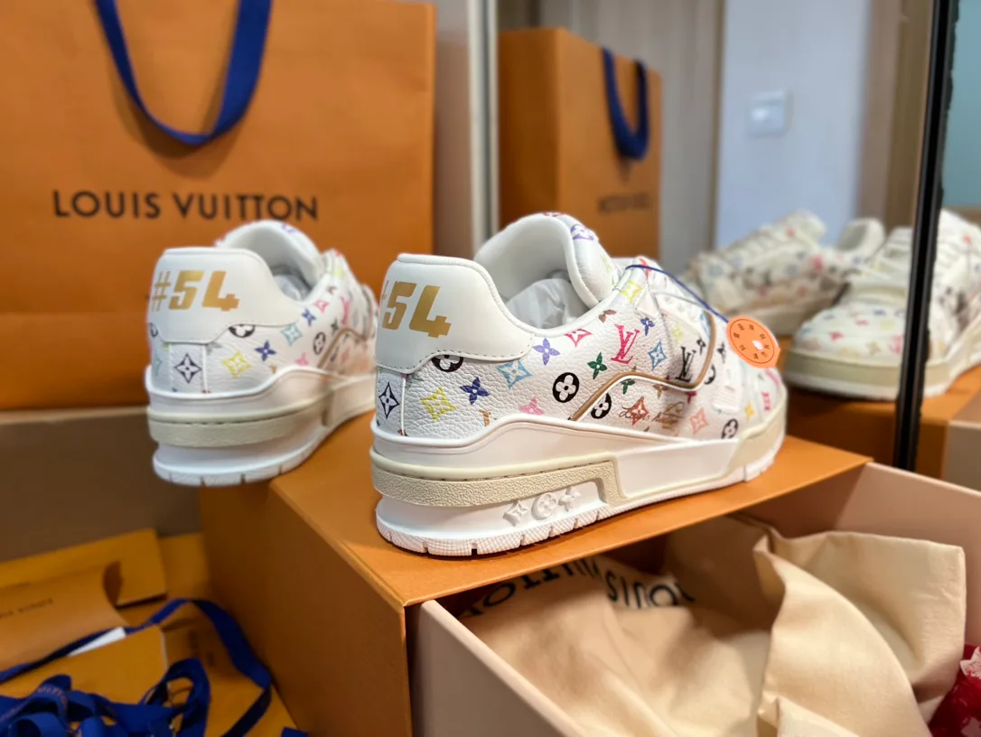 Кроссовки Женские Louis Vuitton 1880909