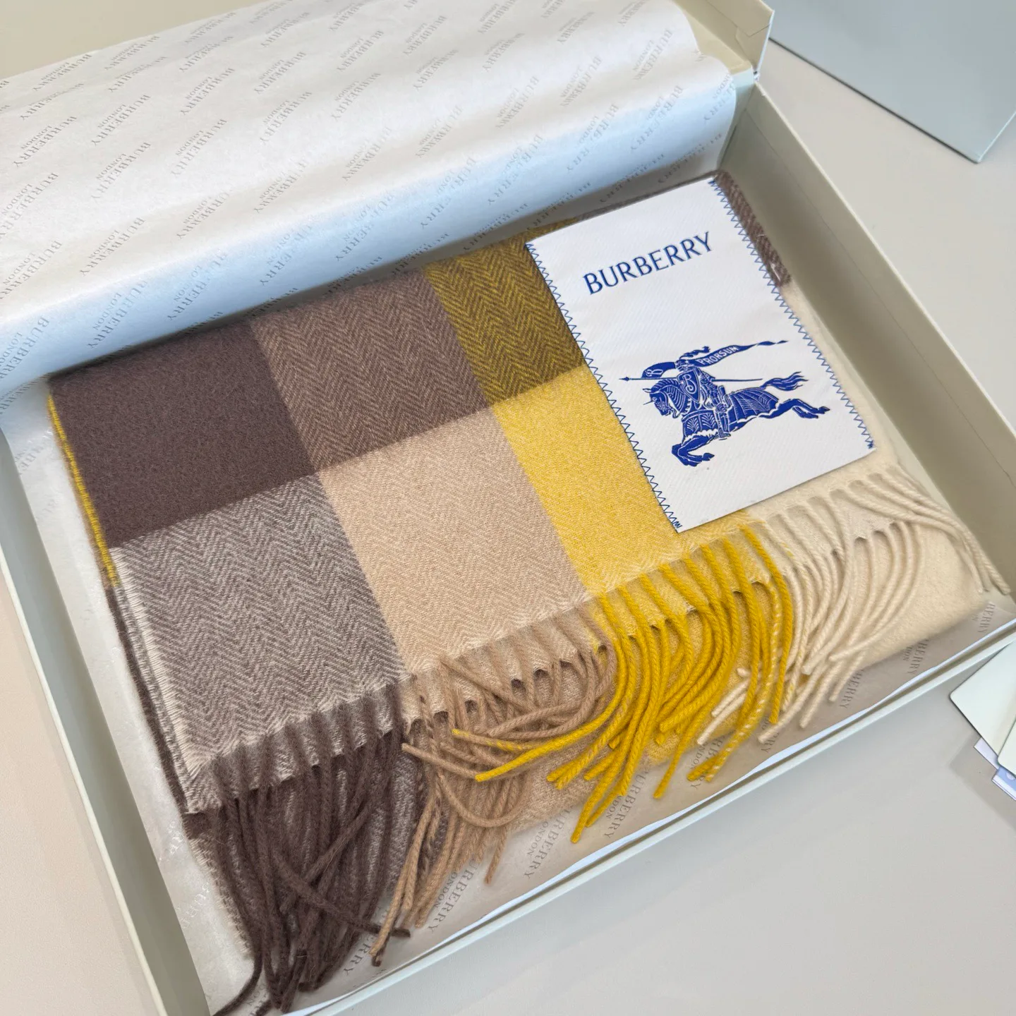 Шарфы Burberry 10627781