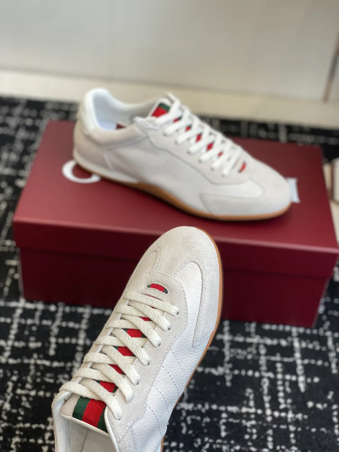 Кроссовки Женские Gucci 11373269