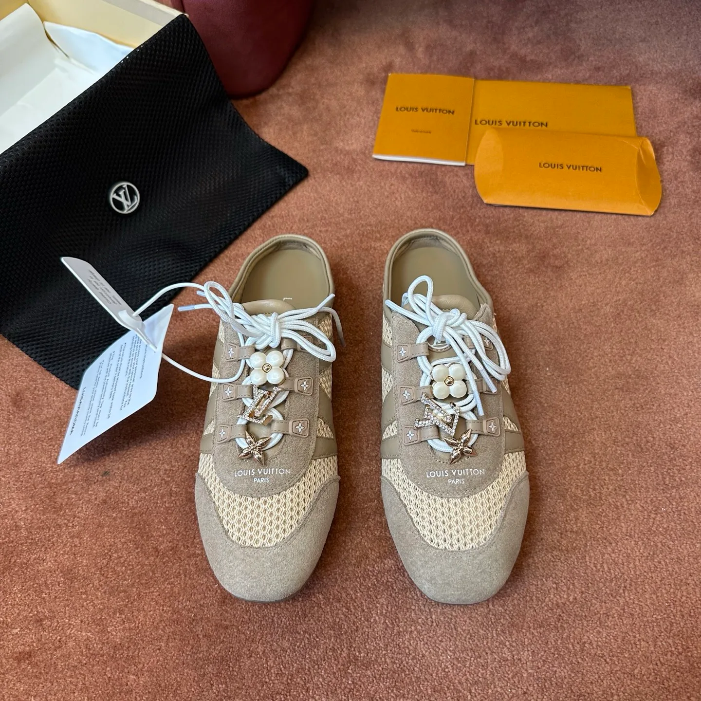 Кроссовки Женские Louis Vuitton 18120474
