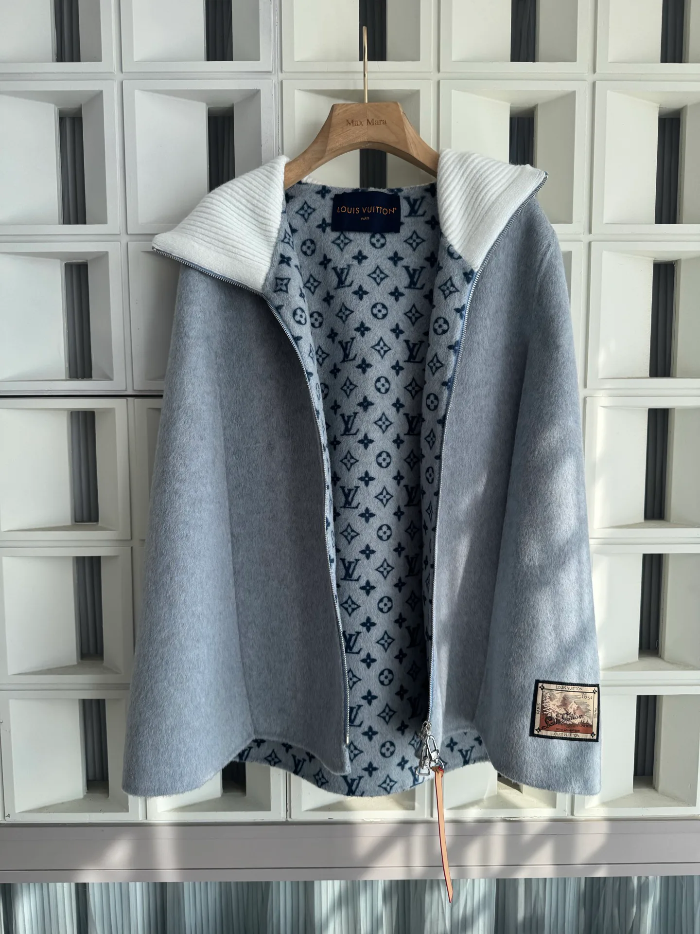 Пальто Женские Louis Vuitton 18739634