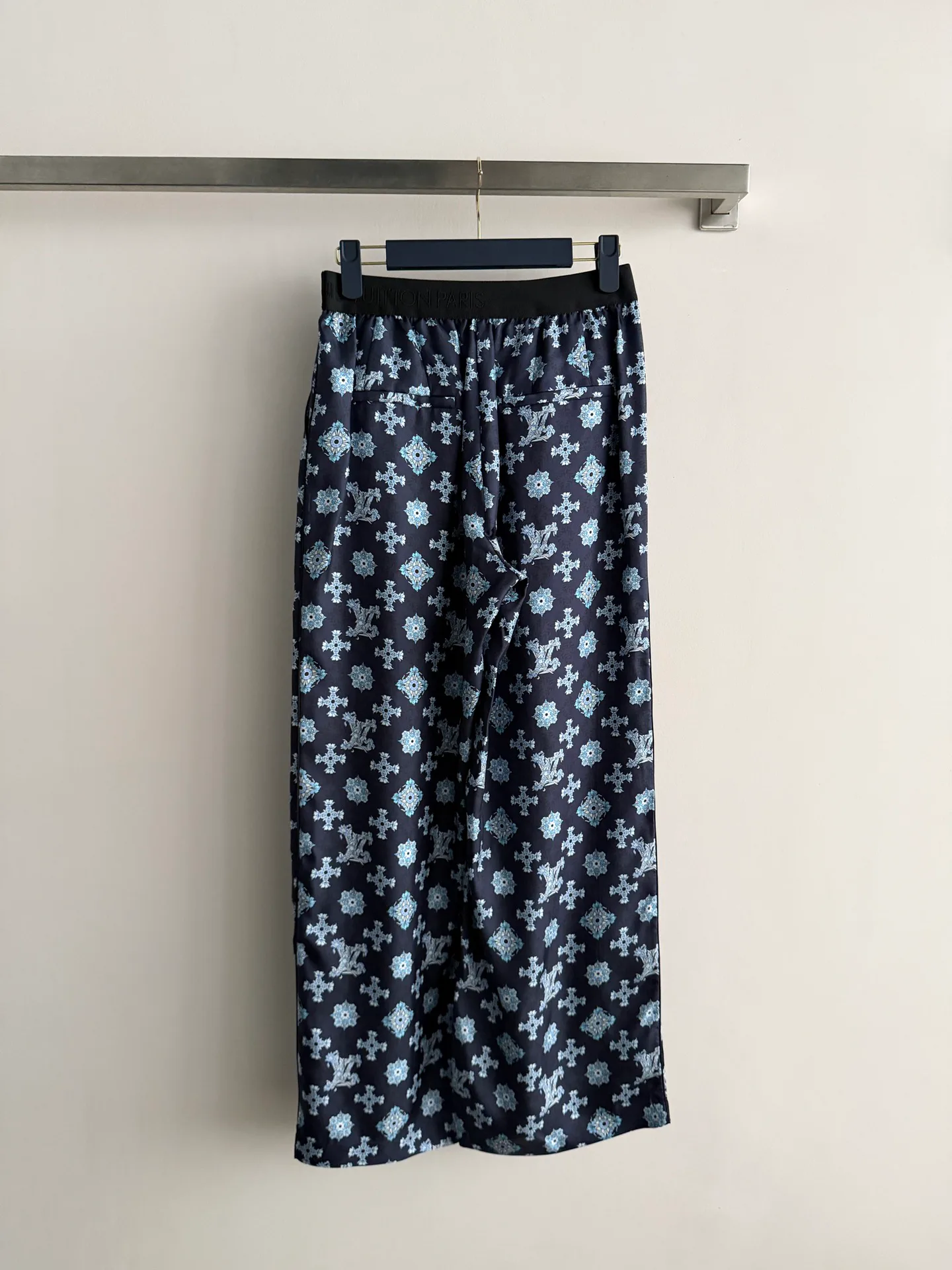 Брюки Женские Louis Vuitton 11880130