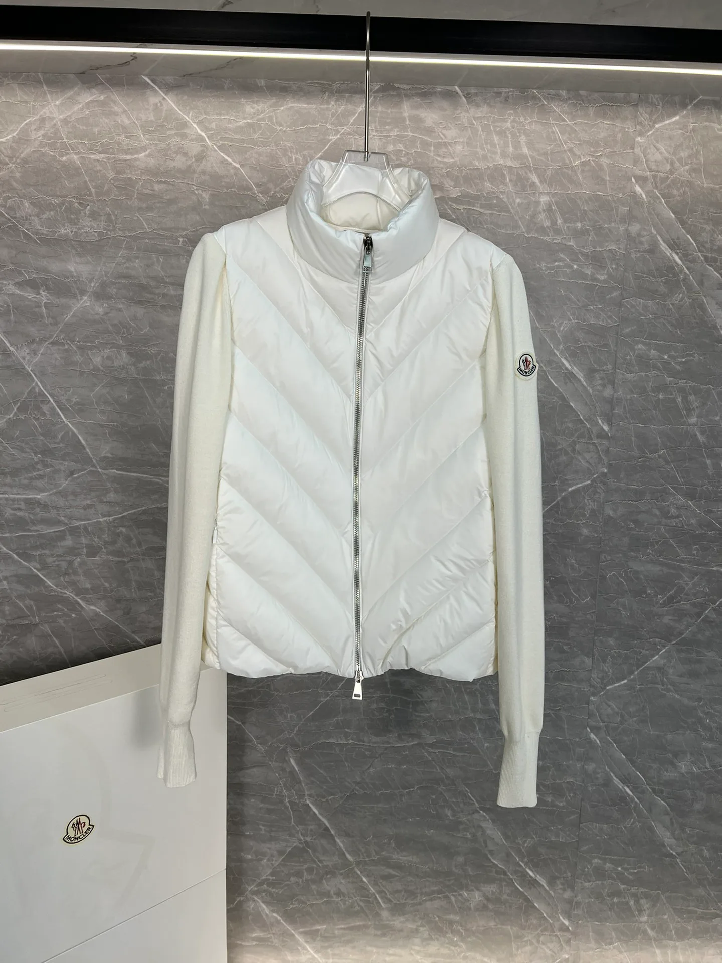 Куртки И Пуховики Женские Moncler 18599773