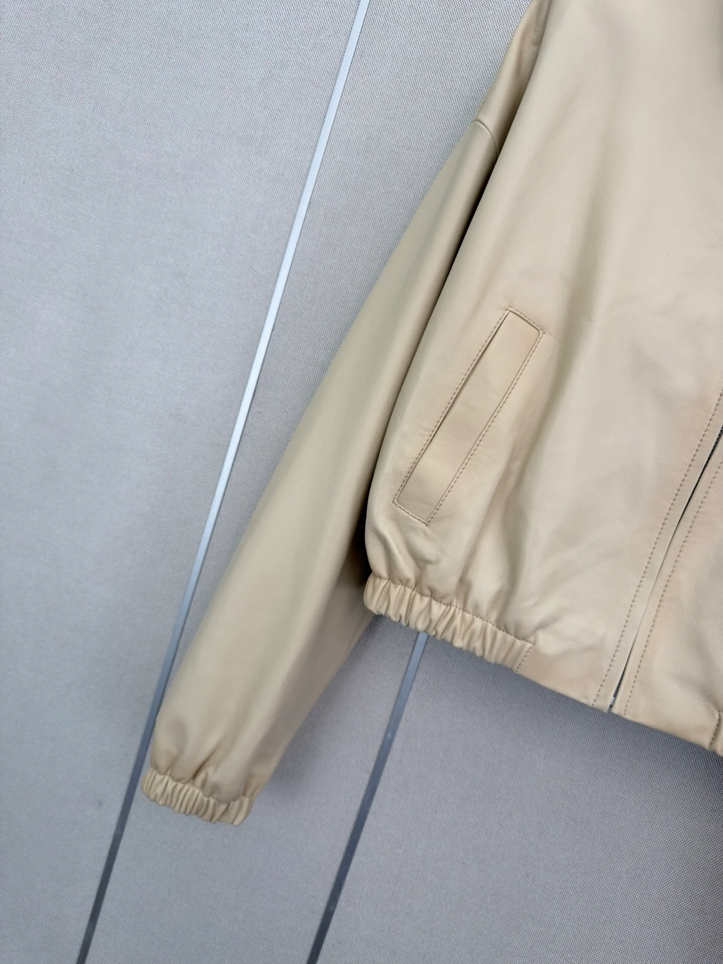 Кожаные Куртки И Дублёнки Женские Prada 18173057
