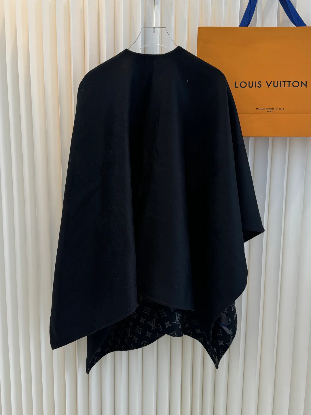 Пальто Женские Louis Vuitton 18980922