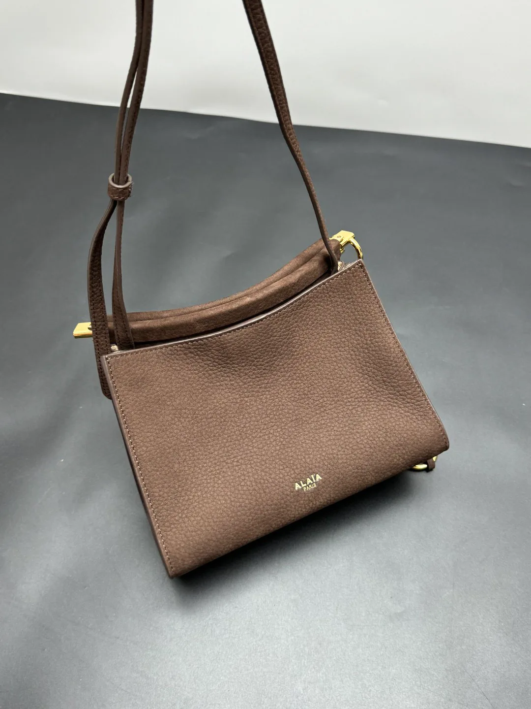 Классические Сумки Женские Alaia 11667402