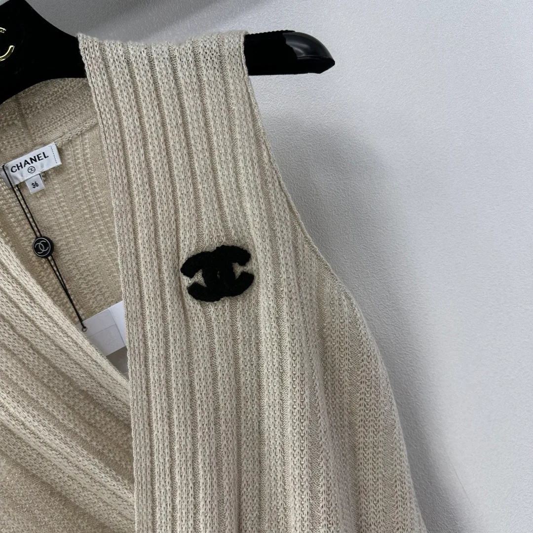 Жилеты Женские Chanel 11342784