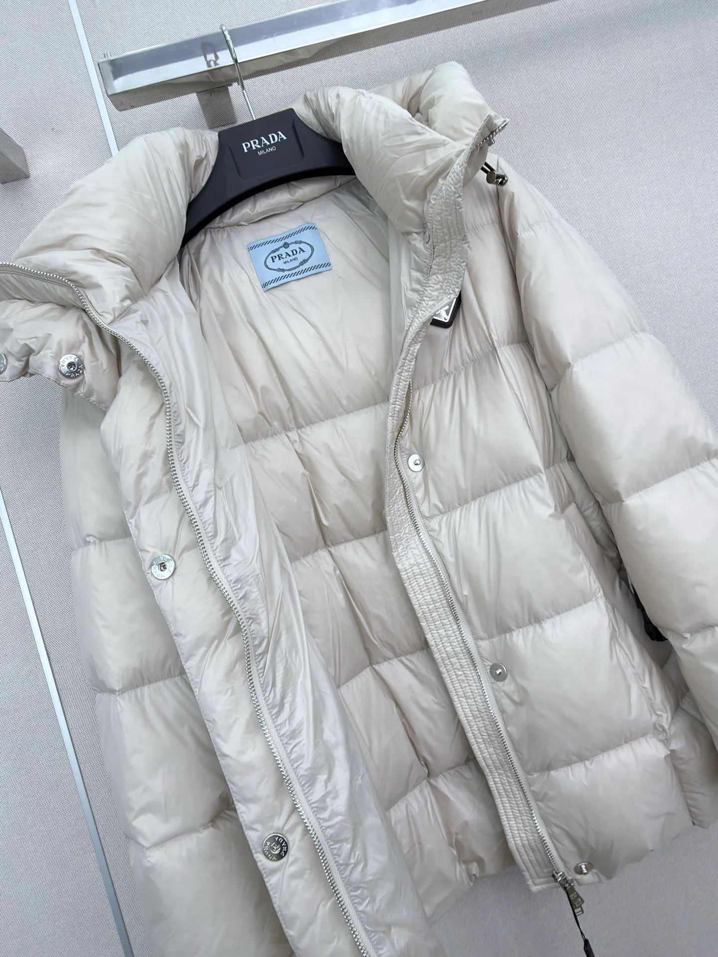 Куртки И Пуховики Женские Prada 18185791