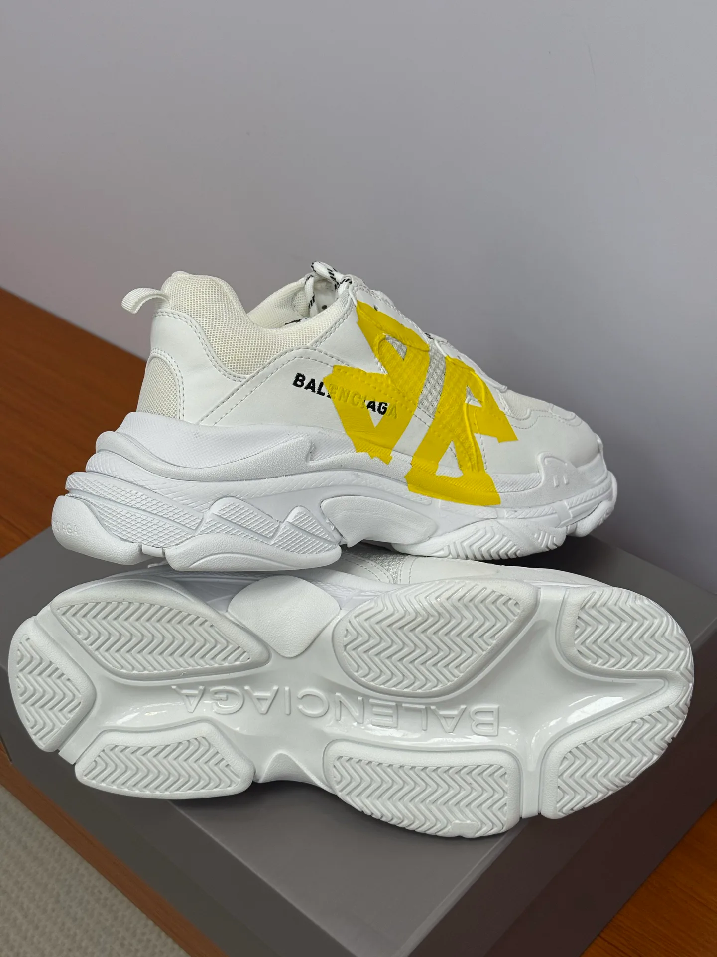 Кроссовки Женские Balenciaga 11567492