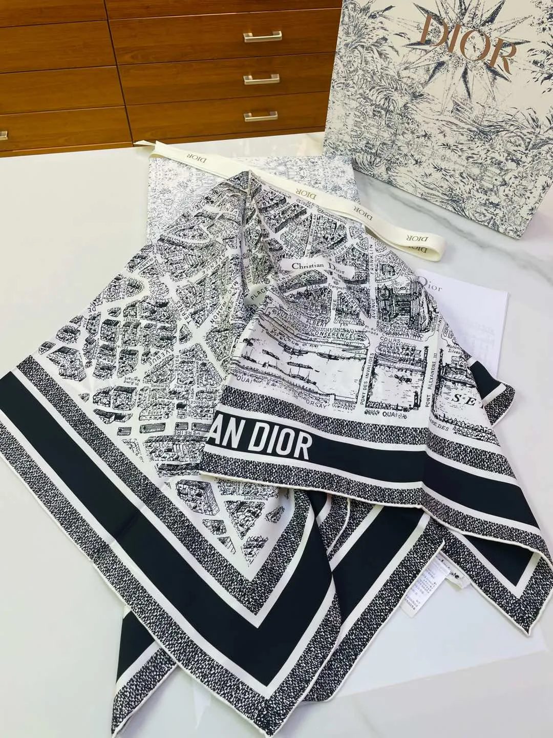 Платки Christian Dior 9886890