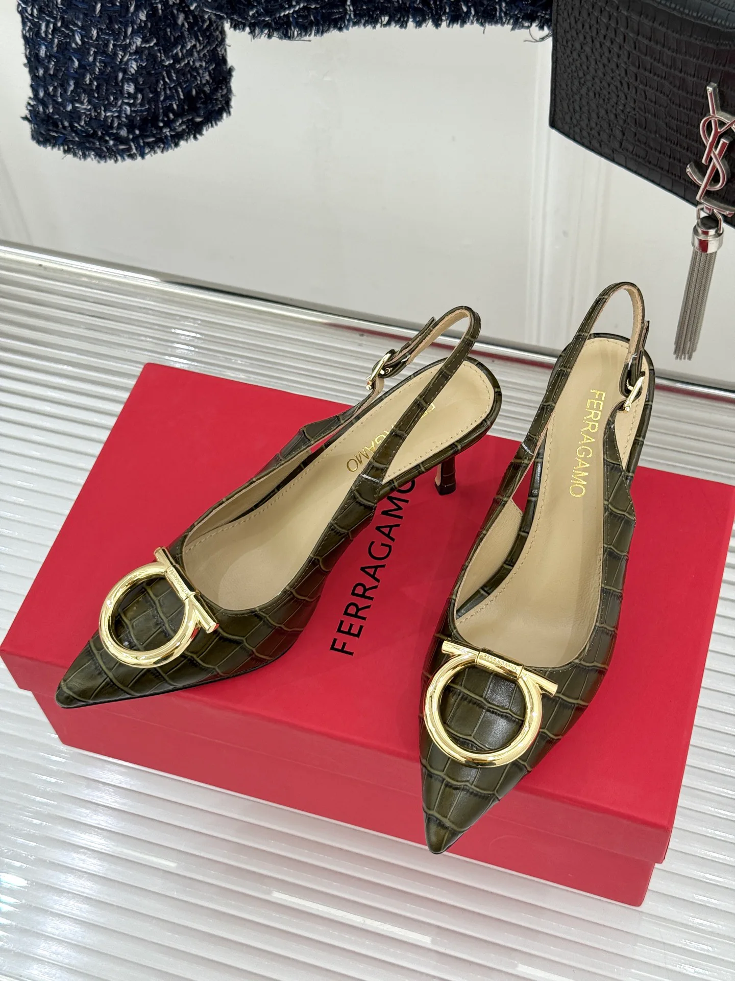Босоножки Женские Salvatore Ferragamo 11312304