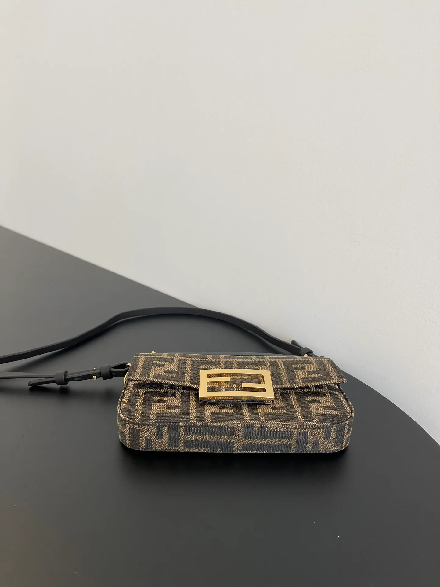 Сумки На Ремне Женские Fendi 13234527