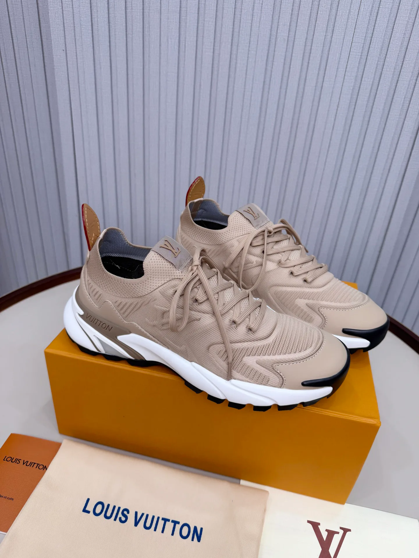Кроссовки Мужские Louis Vuitton 1986120